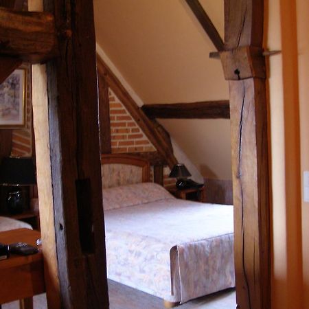 Logis Auberge A La Tete De Lard La Ferté-Imbault Eksteriør bilde