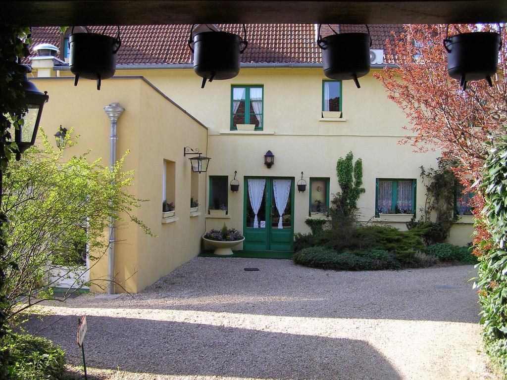 Logis Auberge A La Tete De Lard La Ferté-Imbault Eksteriør bilde
