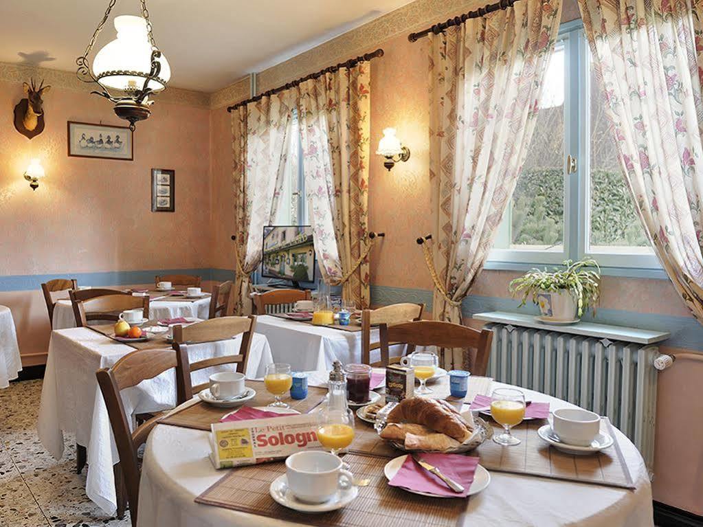 Logis Auberge A La Tete De Lard La Ferté-Imbault Eksteriør bilde
